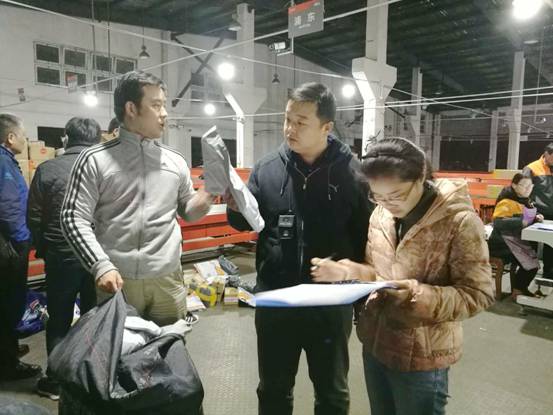 上海邮政局开展两会期间快递企业随机交叉夜间检查